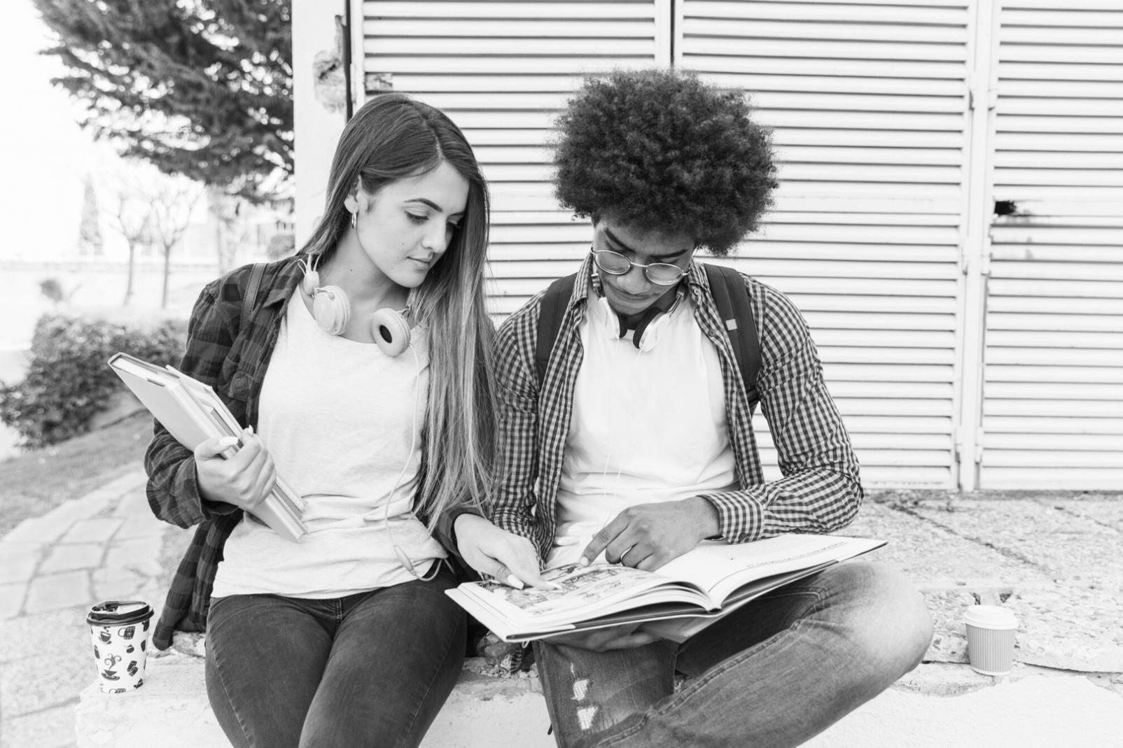 Análisis de documentos financieros para preparación de previsiones empresariales